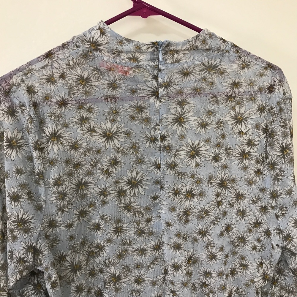 3/$15 Leyden sheer spandex blend blue floral long sleeve top - Picture 7 of 10